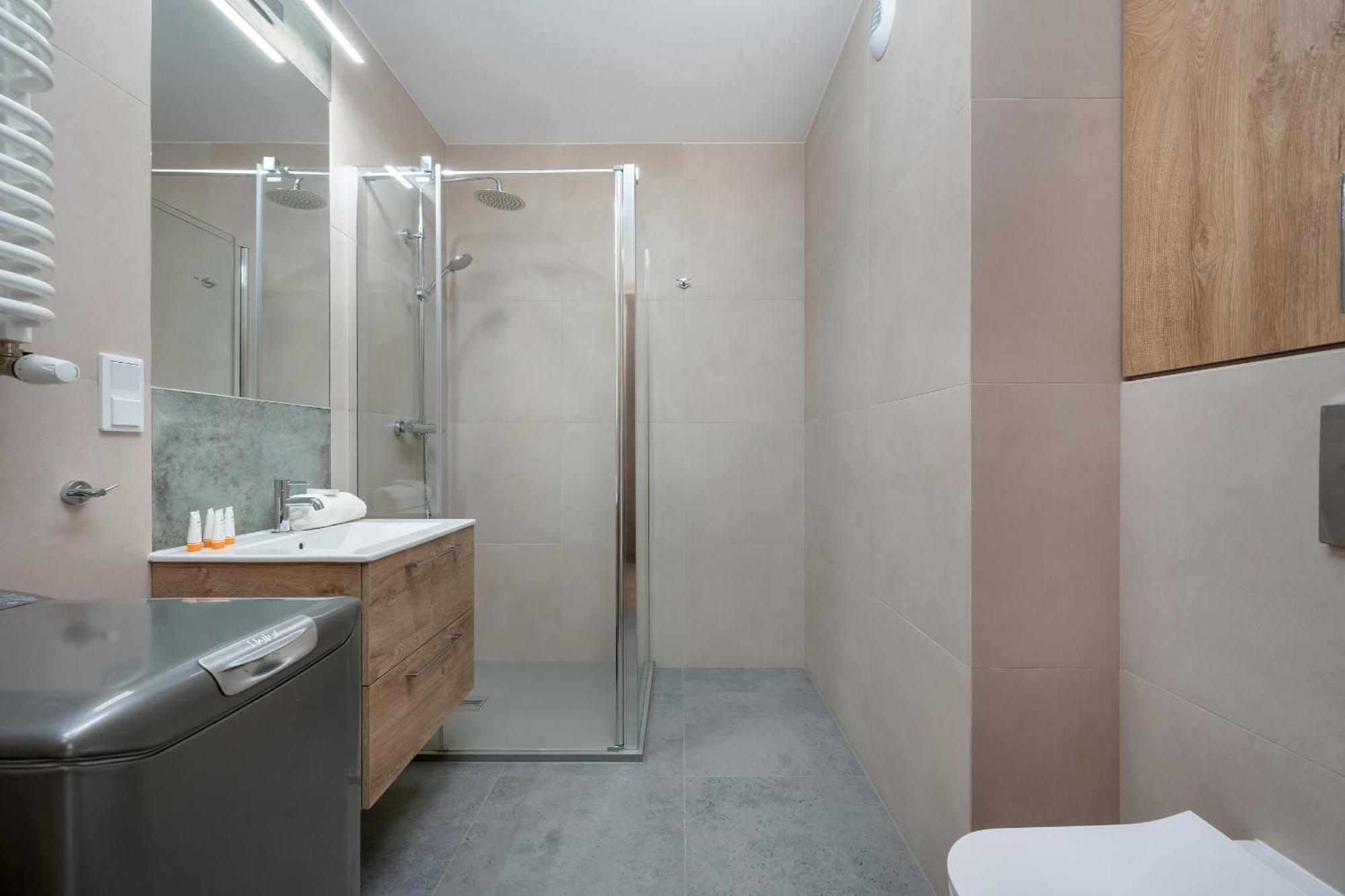 Wroclaw 1-Bedroom Apartment With Parking & Balcony By Noclegi Renters Екстериор снимка