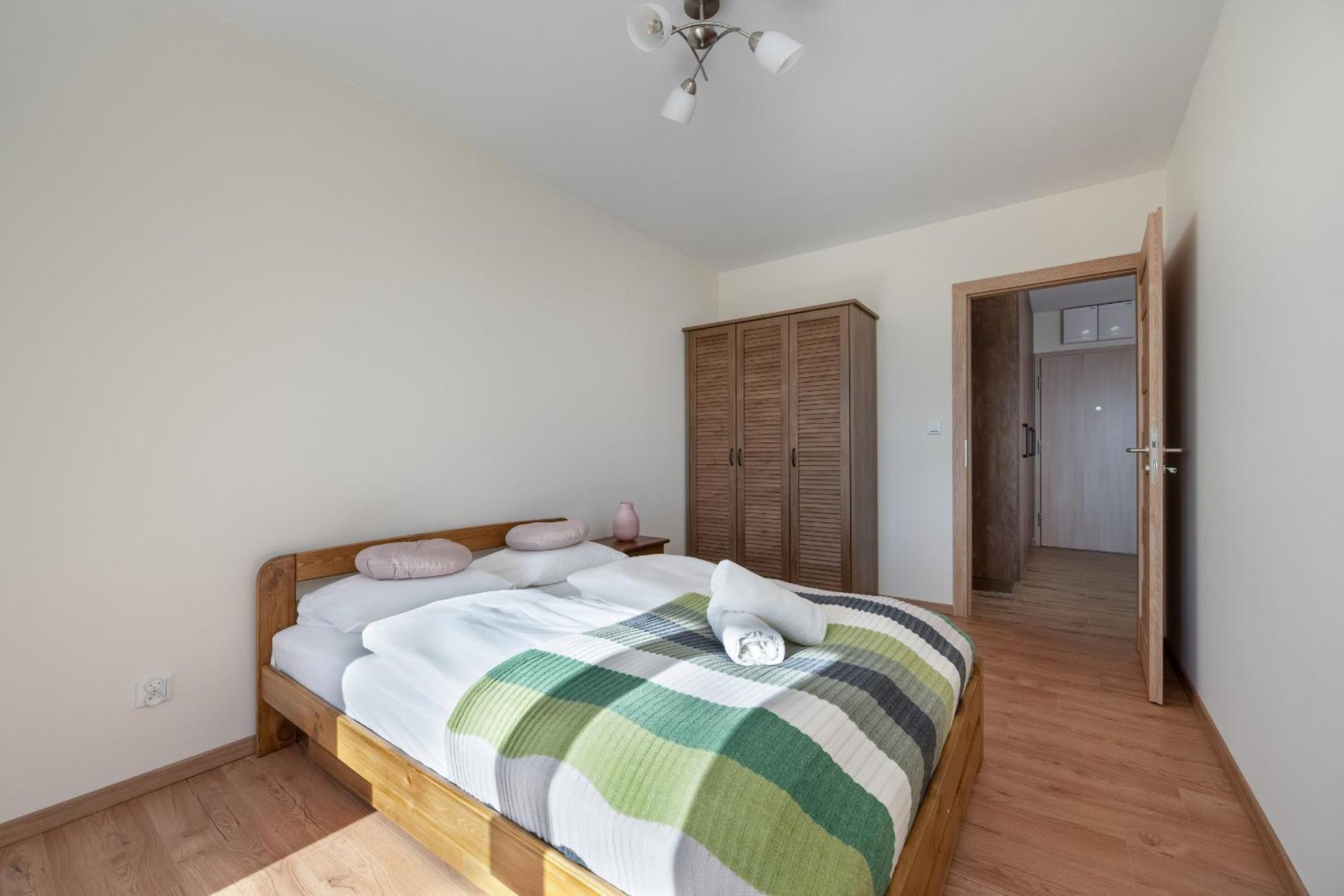 Wroclaw 1-Bedroom Apartment With Parking & Balcony By Noclegi Renters Екстериор снимка
